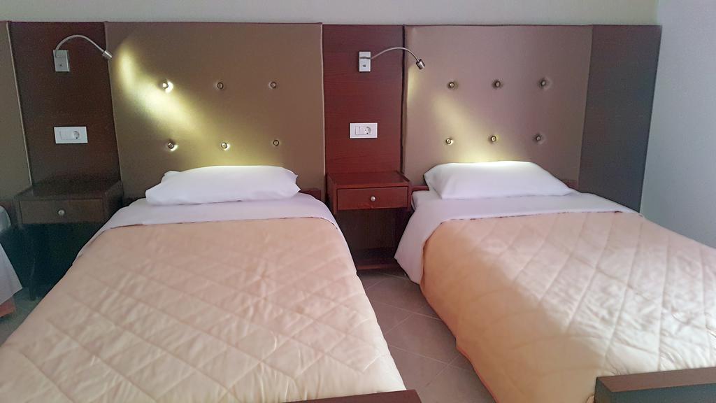 Paradosi Apartments Igoumenitsa Exterior photo